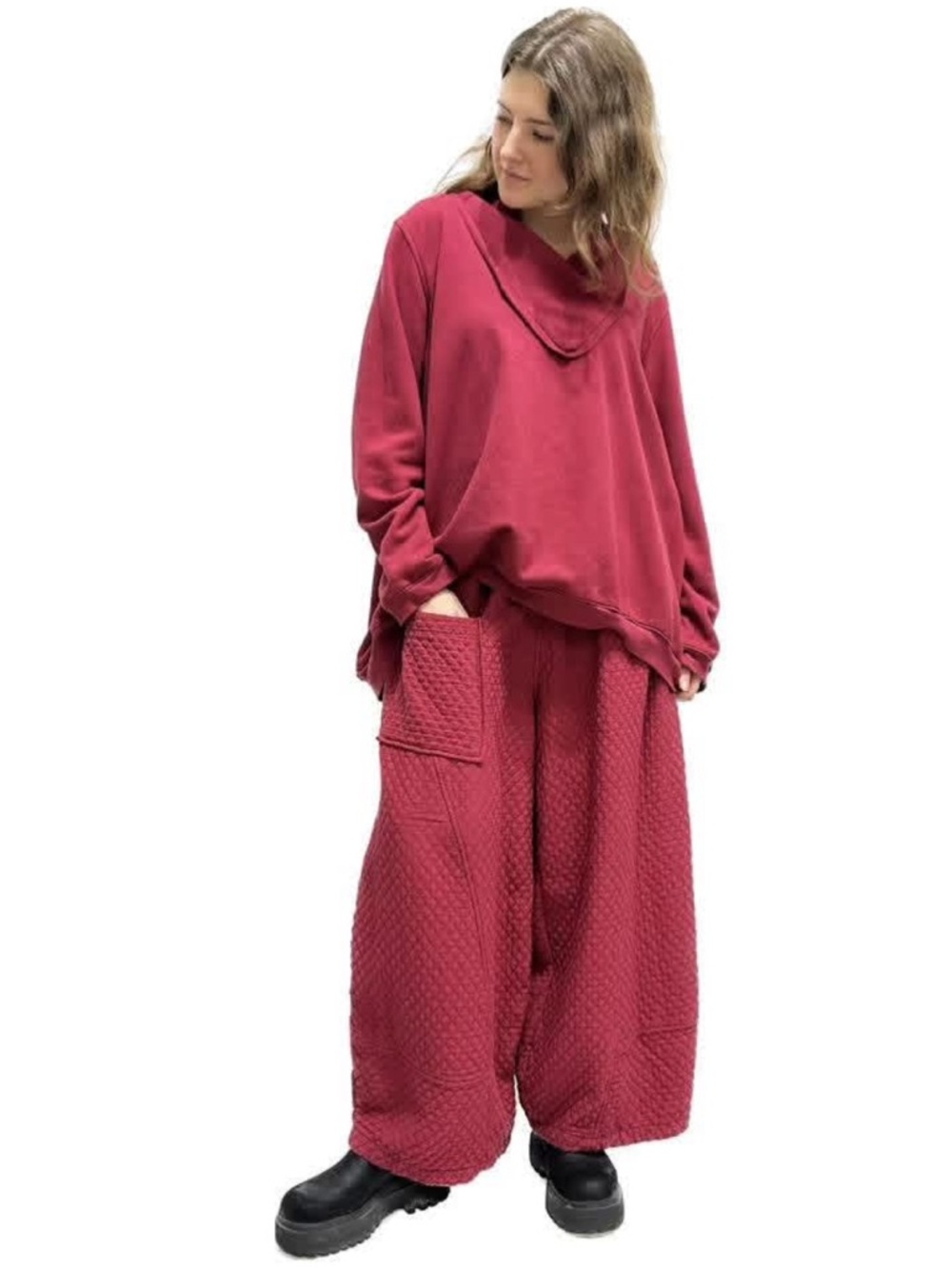 BODIL cotton quilted straight / barrel leg one pocket pants in Cayenne